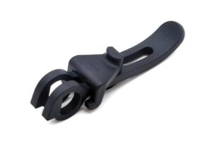 Closing latch for folding mechanism
